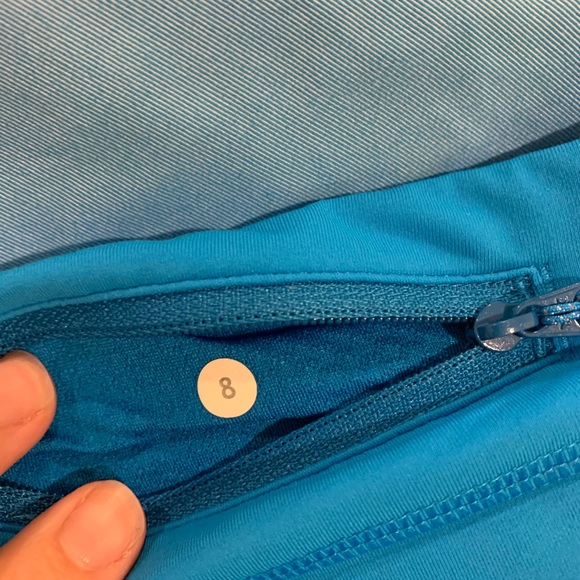 Lululemon shorts size 8 - Picture 2 of 4